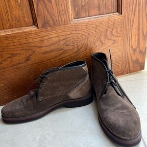 Men’s brown suede chukka lace up ankle boots
